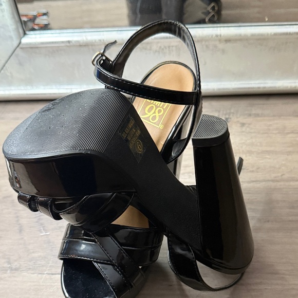 Speed Limit 98 Black Strappy Platform Heels - Picture 4 of 4